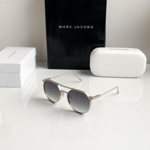 Marc Jacobs Green shade 5052